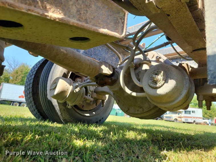 image for item DZ6561 1995 International  4900 hook lift truck