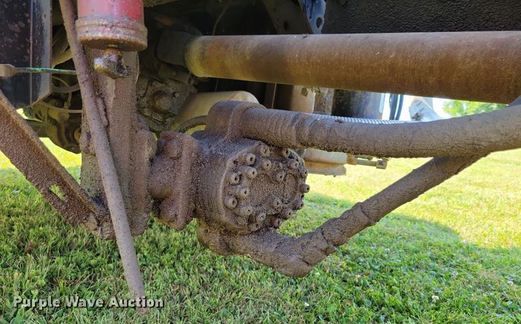 image for item DZ6561 1995 International  4900 hook lift truck