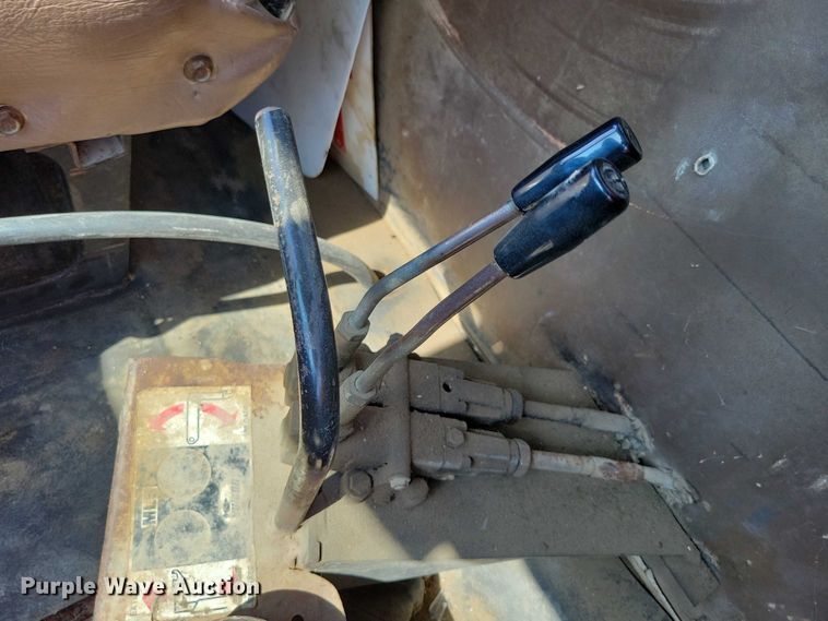 image for item DZ6561 1995 International  4900 hook lift truck