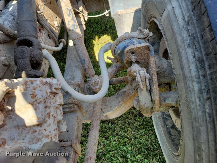 image for item DZ6561 1995 International  4900 hook lift truck