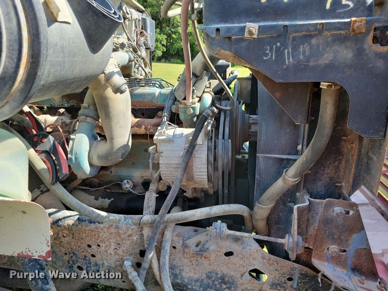 image for item DZ6561 1995 International  4900 hook lift truck