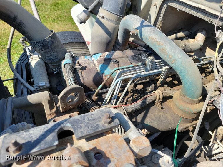 image for item DZ6561 1995 International  4900 hook lift truck