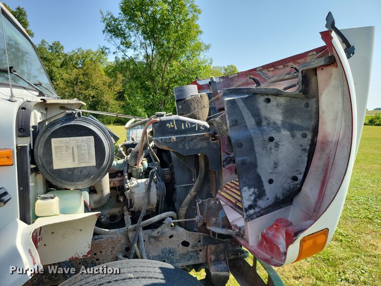 image for item DZ6561 1995 International  4900 hook lift truck