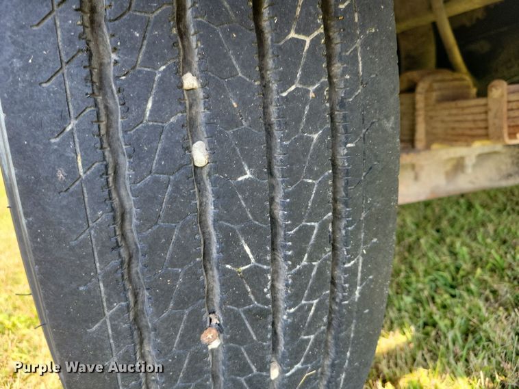 image for item DZ6561 1995 International  4900 hook lift truck