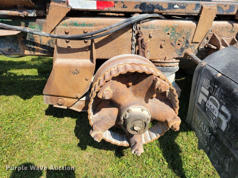 image for item DZ6561 1995 International  4900 hook lift truck