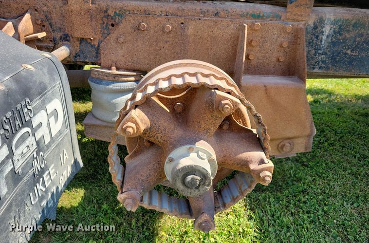 image for item DZ6561 1995 International  4900 hook lift truck