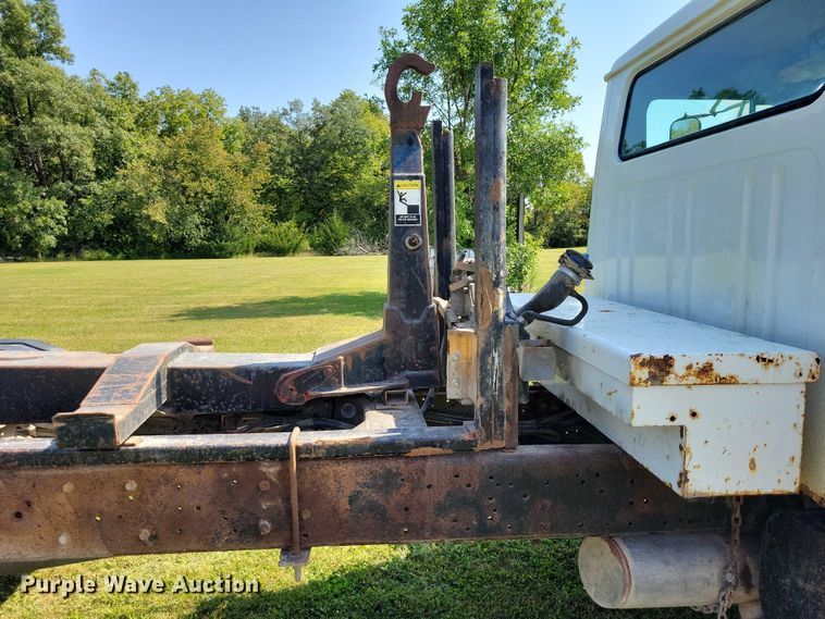 image for item DZ6562 1992 International  4900 hook lift truck