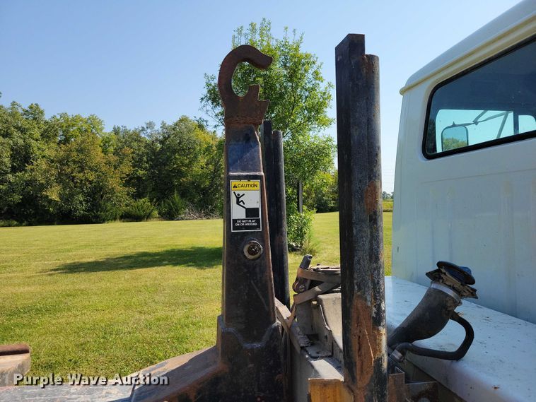 image for item DZ6562 1992 International  4900 hook lift truck