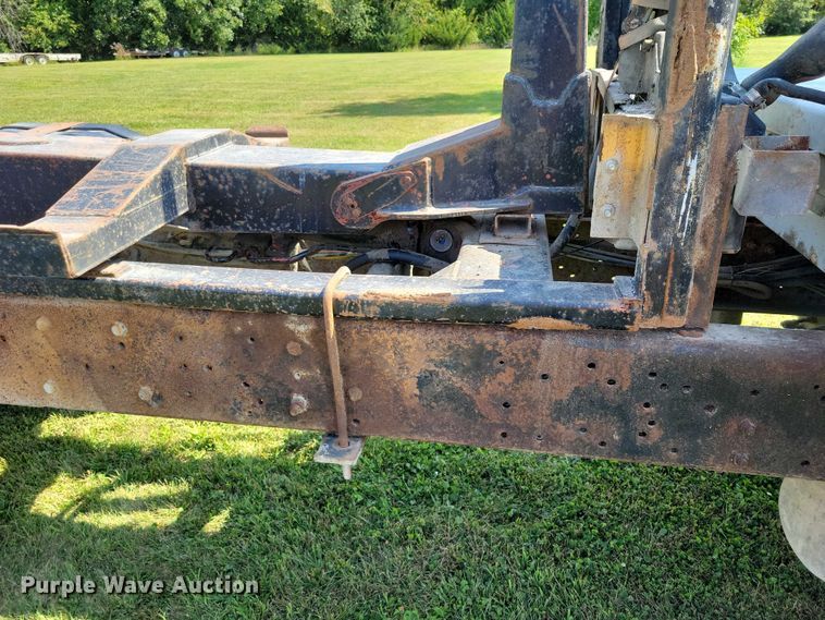 image for item DZ6562 1992 International  4900 hook lift truck