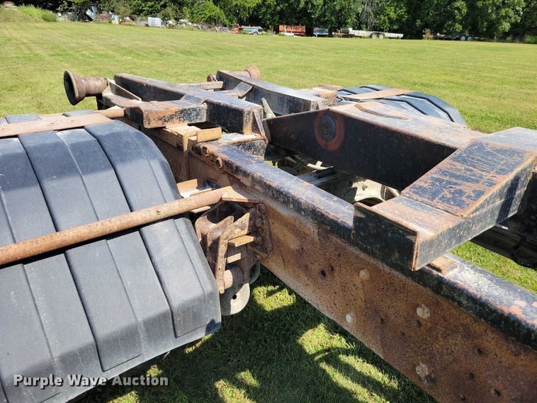 image for item DZ6562 1992 International  4900 hook lift truck