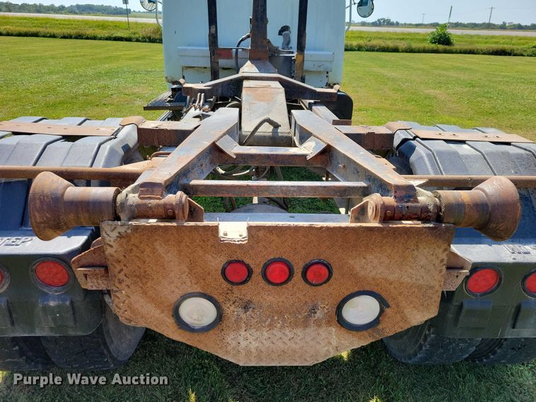 image for item DZ6562 1992 International  4900 hook lift truck