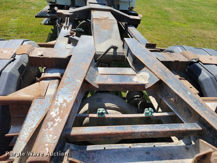 image for item DZ6562 1992 International  4900 hook lift truck