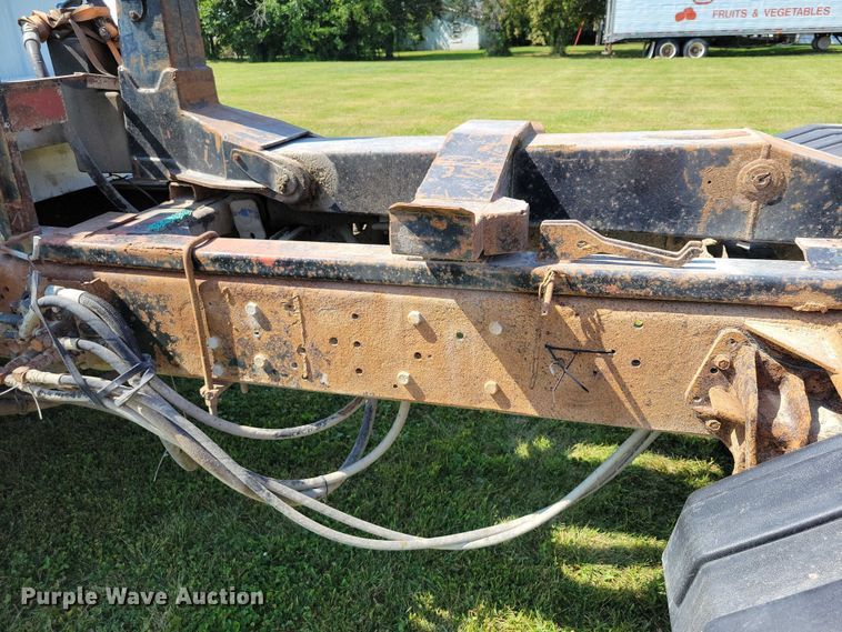 image for item DZ6562 1992 International  4900 hook lift truck