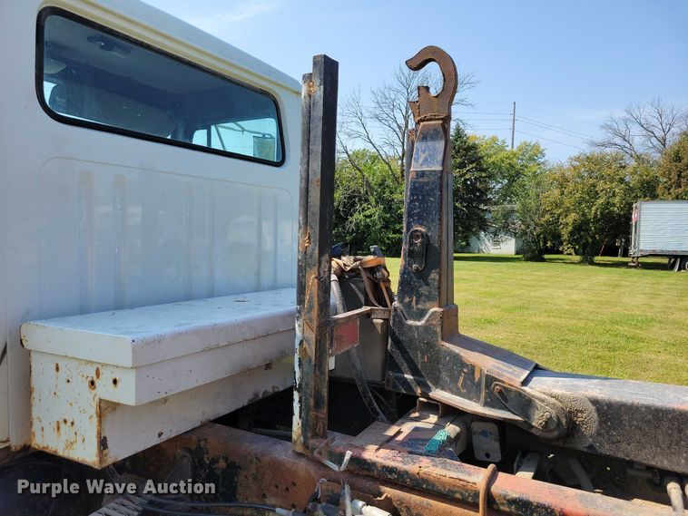 image for item DZ6562 1992 International  4900 hook lift truck