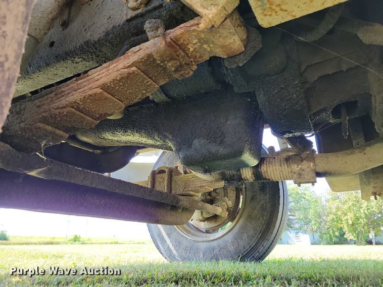 image for item DZ6562 1992 International  4900 hook lift truck