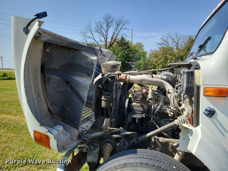 image for item DZ6562 1992 International  4900 hook lift truck