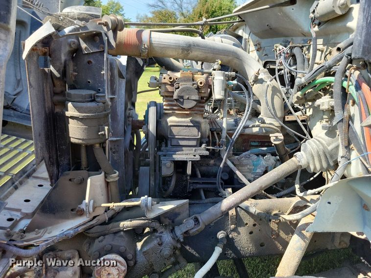 image for item DZ6562 1992 International  4900 hook lift truck