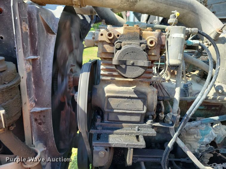 image for item DZ6562 1992 International  4900 hook lift truck