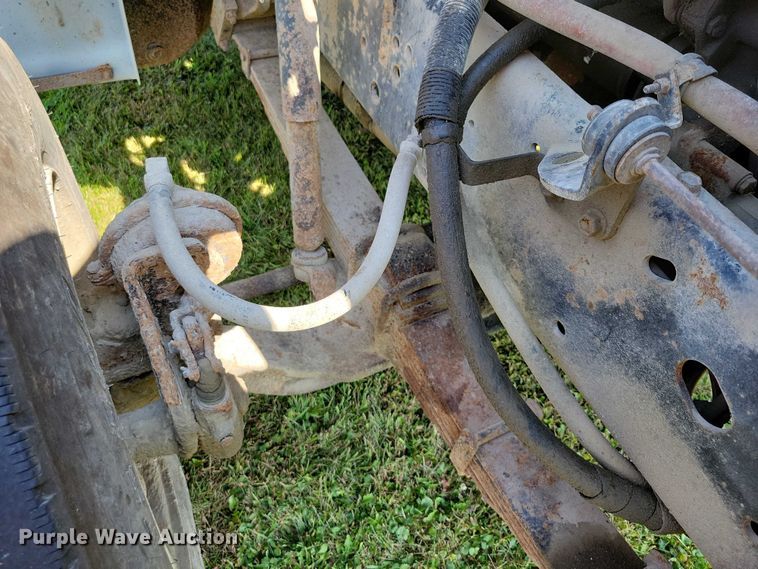 image for item DZ6562 1992 International  4900 hook lift truck