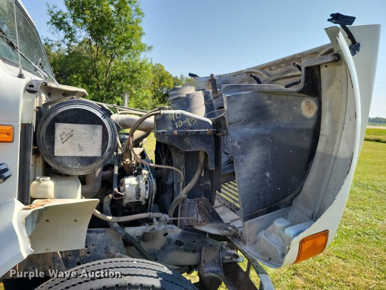 image for item DZ6562 1992 International  4900 hook lift truck