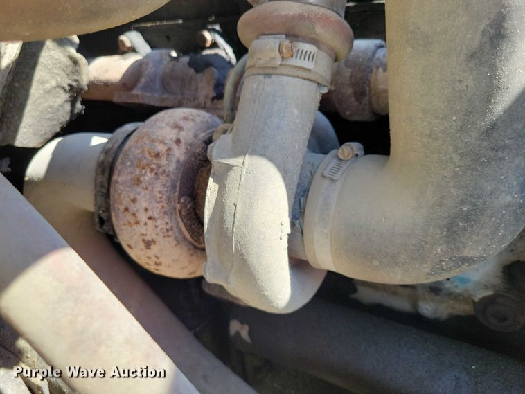 image for item DZ6562 1992 International  4900 hook lift truck