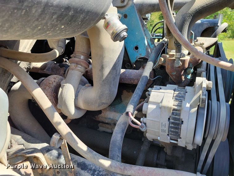 image for item DZ6562 1992 International  4900 hook lift truck