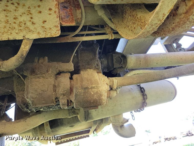 image for item DZ6562 1992 International  4900 hook lift truck