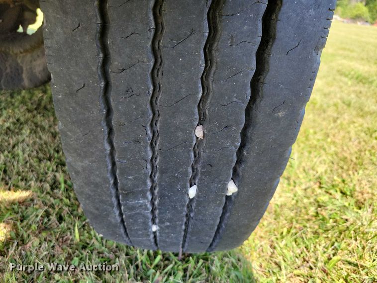 image for item DZ6562 1992 International  4900 hook lift truck