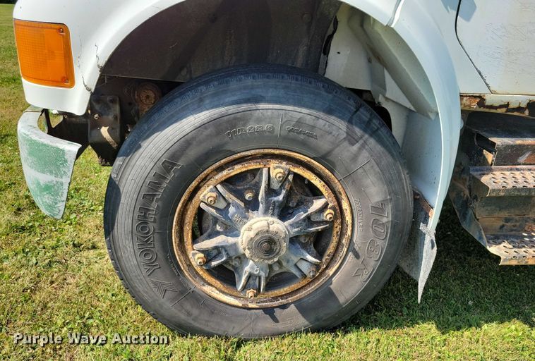 image for item DZ6562 1992 International  4900 hook lift truck