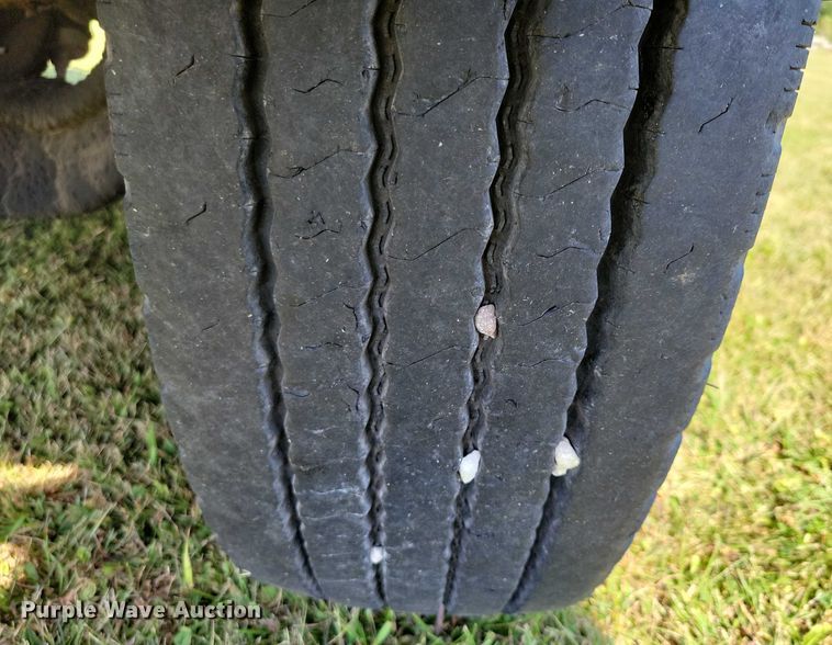 image for item DZ6562 1992 International  4900 hook lift truck