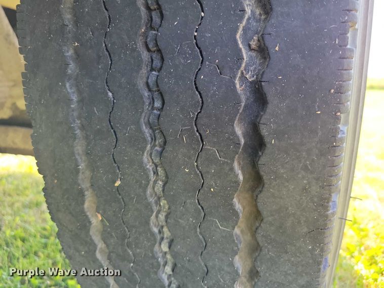 image for item DZ6562 1992 International  4900 hook lift truck