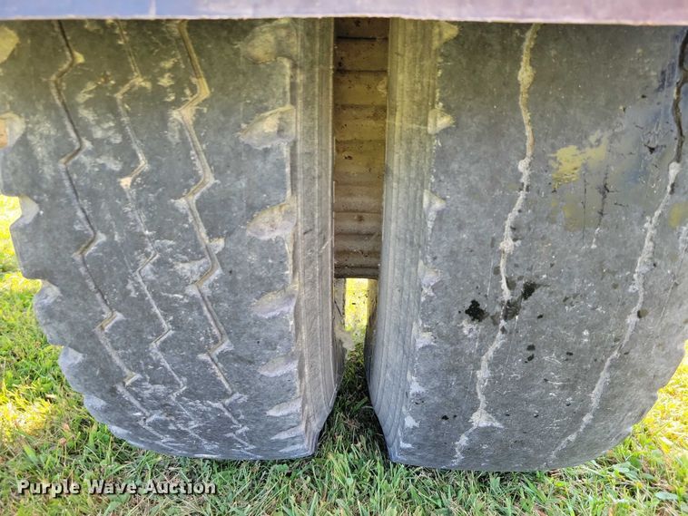 image for item DZ6562 1992 International  4900 hook lift truck