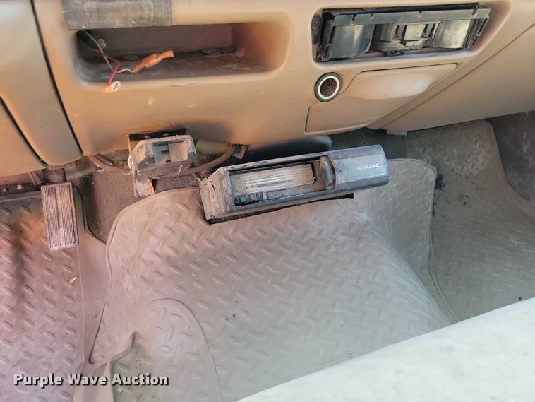 image for item DZ6563 1999 Ford F250 SuperCab pickup truck