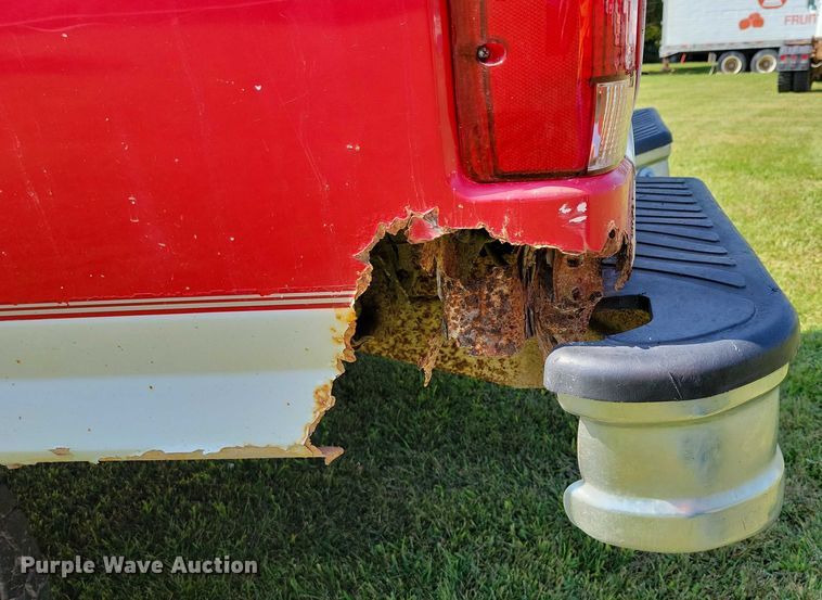 image for item DZ6564 1996 Ford F250 pickup truck