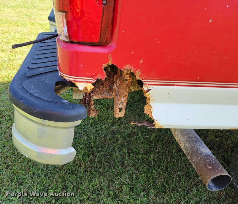 image for item DZ6564 1996 Ford F250 pickup truck