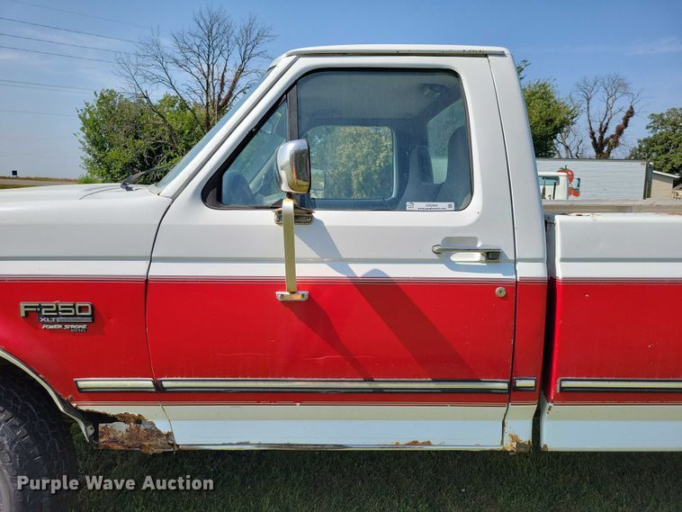 image for item DZ6564 1996 Ford F250 pickup truck