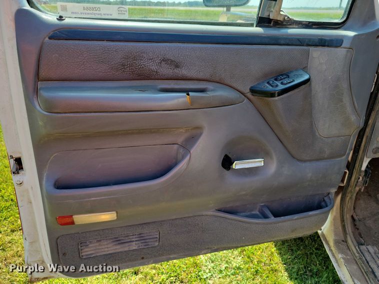 image for item DZ6564 1996 Ford F250 pickup truck