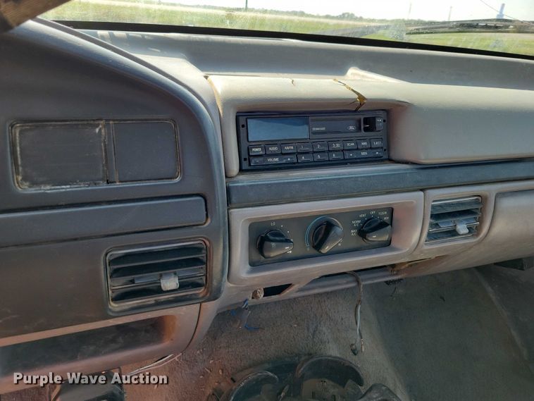 image for item DZ6564 1996 Ford F250 pickup truck