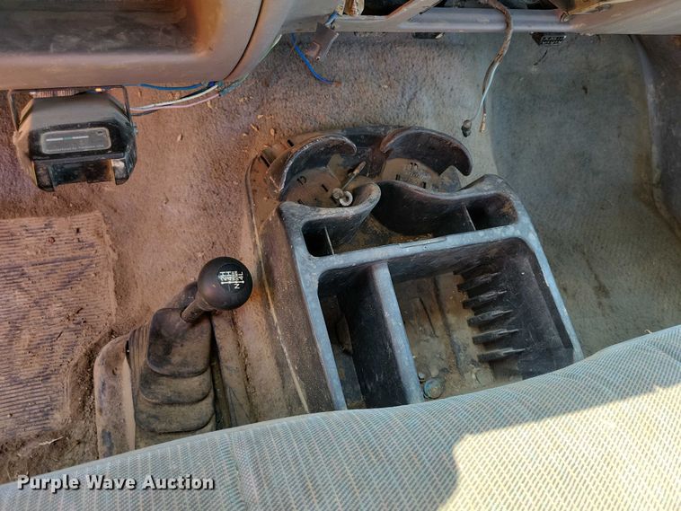 image for item DZ6564 1996 Ford F250 pickup truck