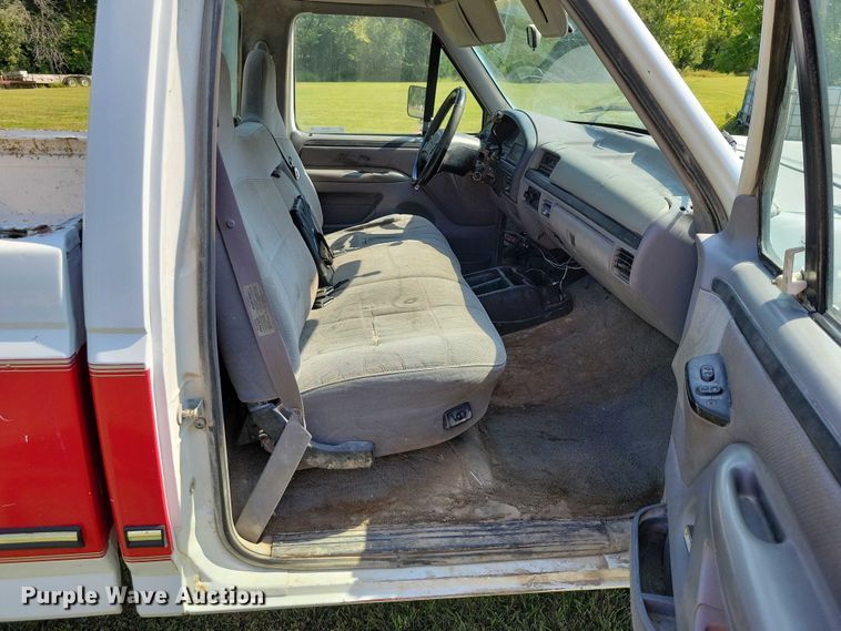 image for item DZ6564 1996 Ford F250 pickup truck