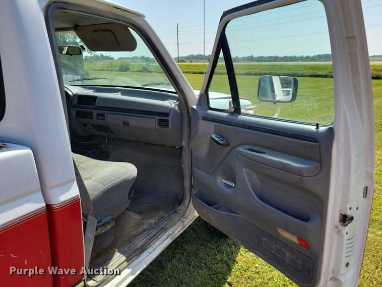 image for item DZ6564 1996 Ford F250 pickup truck