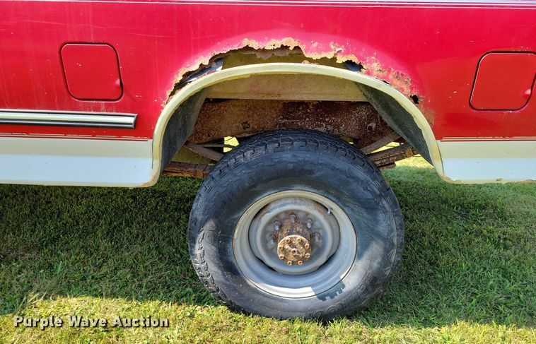 image for item DZ6564 1996 Ford F250 pickup truck