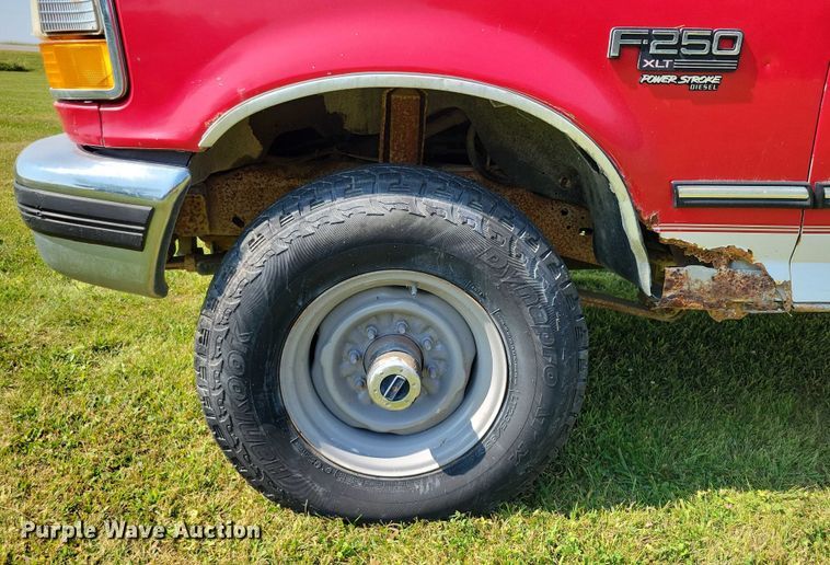 image for item DZ6564 1996 Ford F250 pickup truck