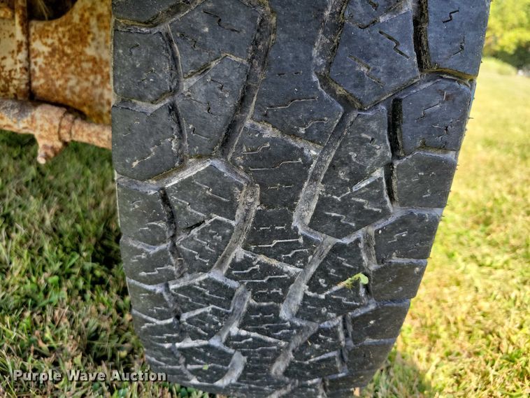 image for item DZ6564 1996 Ford F250 pickup truck