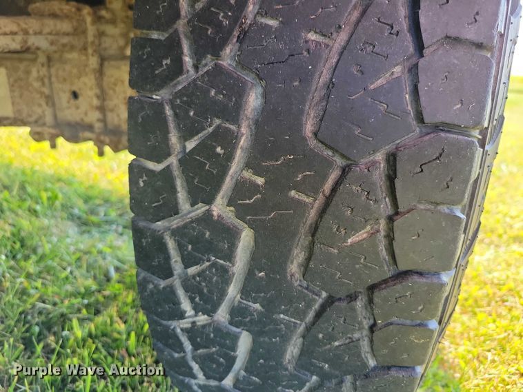 image for item DZ6564 1996 Ford F250 pickup truck