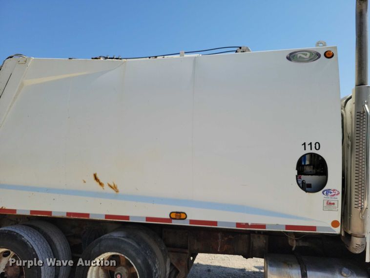 image for item DZ6566 2007 Freightliner  M2 Business Class refuse truck