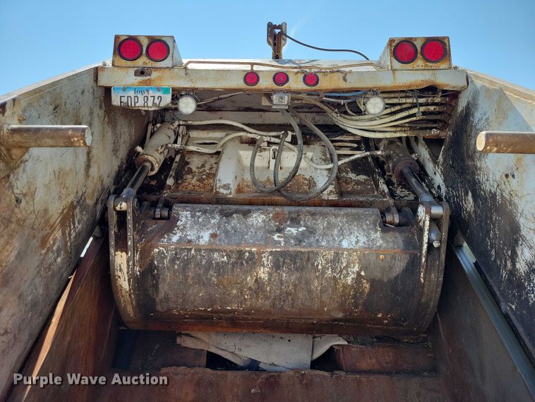 image for item DZ6566 2007 Freightliner  M2 Business Class refuse truck