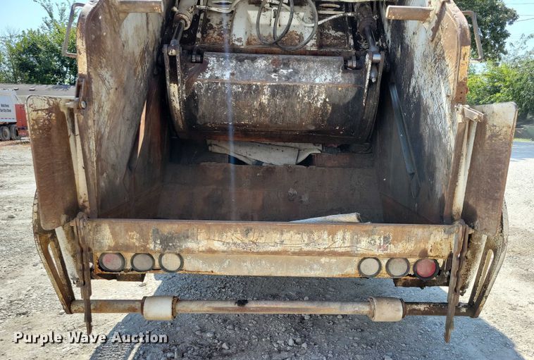 image for item DZ6566 2007 Freightliner  M2 Business Class refuse truck