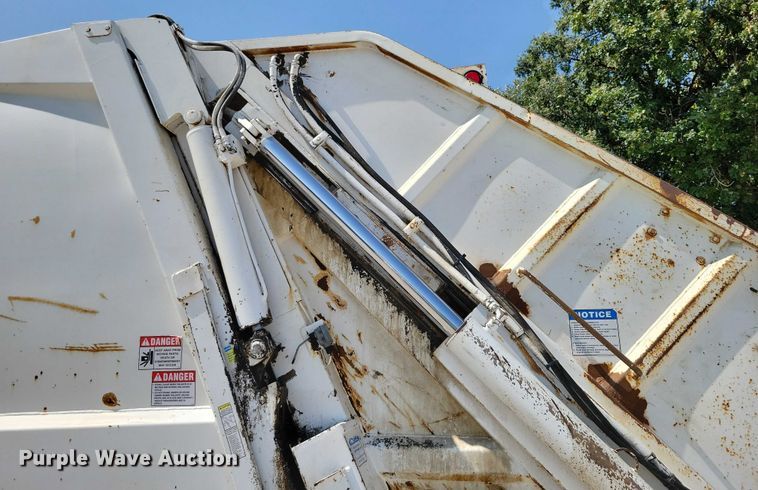 image for item DZ6566 2007 Freightliner  M2 Business Class refuse truck