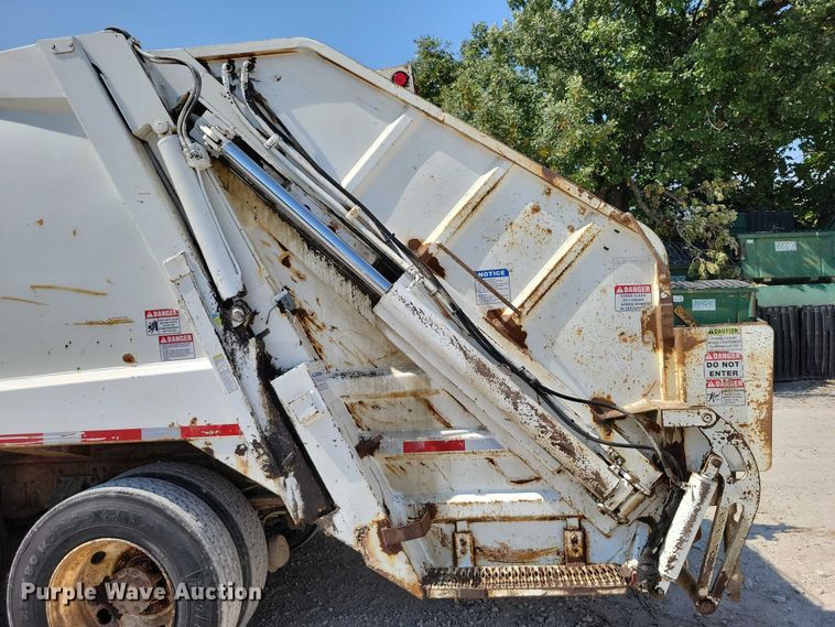 image for item DZ6566 2007 Freightliner  M2 Business Class refuse truck